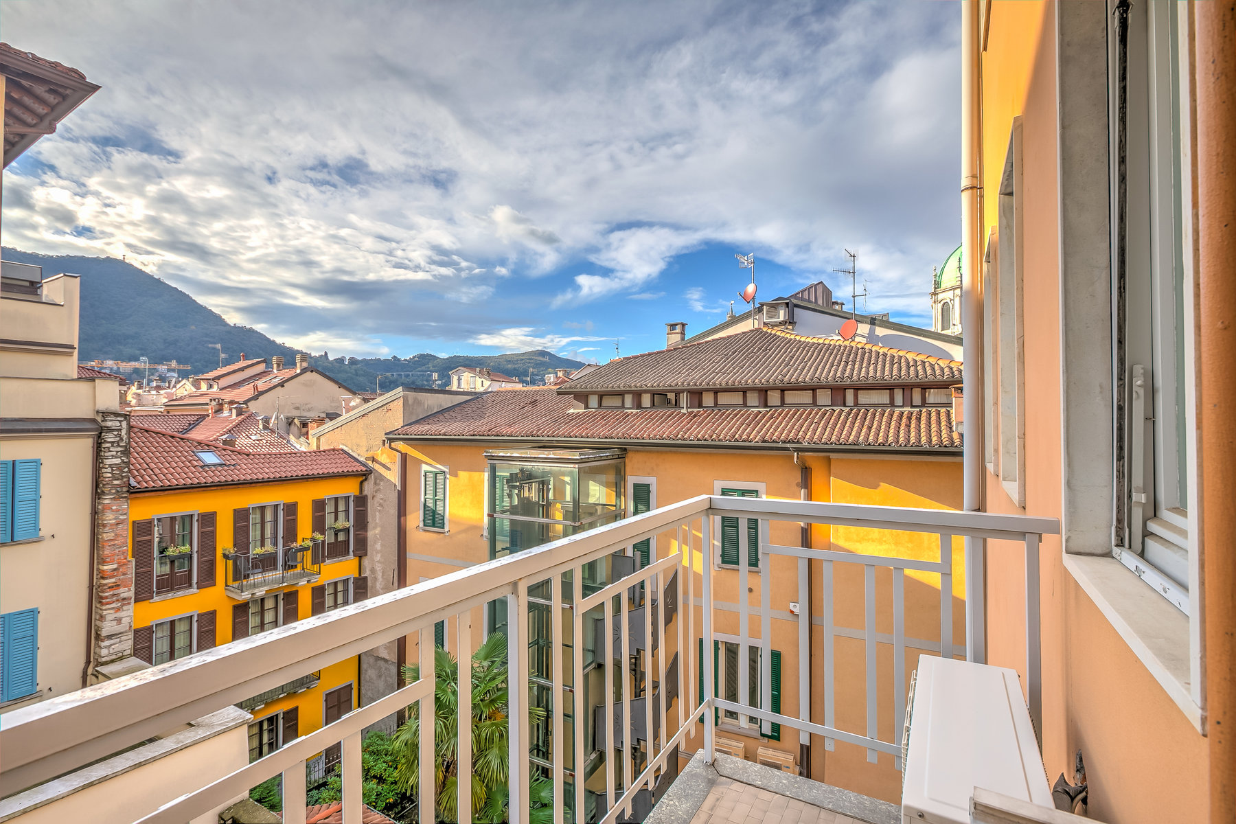 Apartment in Central Como – 4 Rooms With Balconies, Views, and Garage